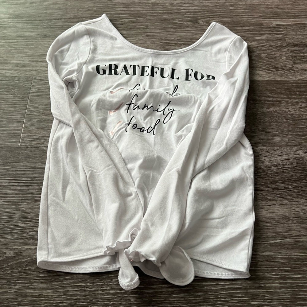 Girls long sleeve shirt. M (7/8)